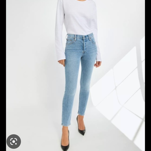 Aritzia - Denim Forum Yoko light wash straight jeans - Picture 1 of 4